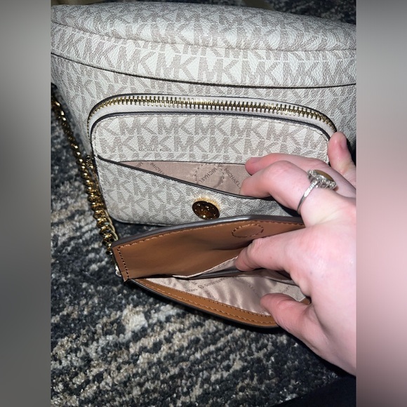 Michael Kors belt bag - Picture 2 of 5